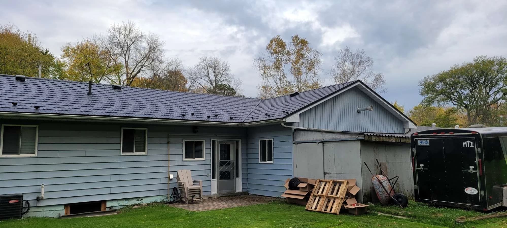 Metal roof on a light-coloured bungalow