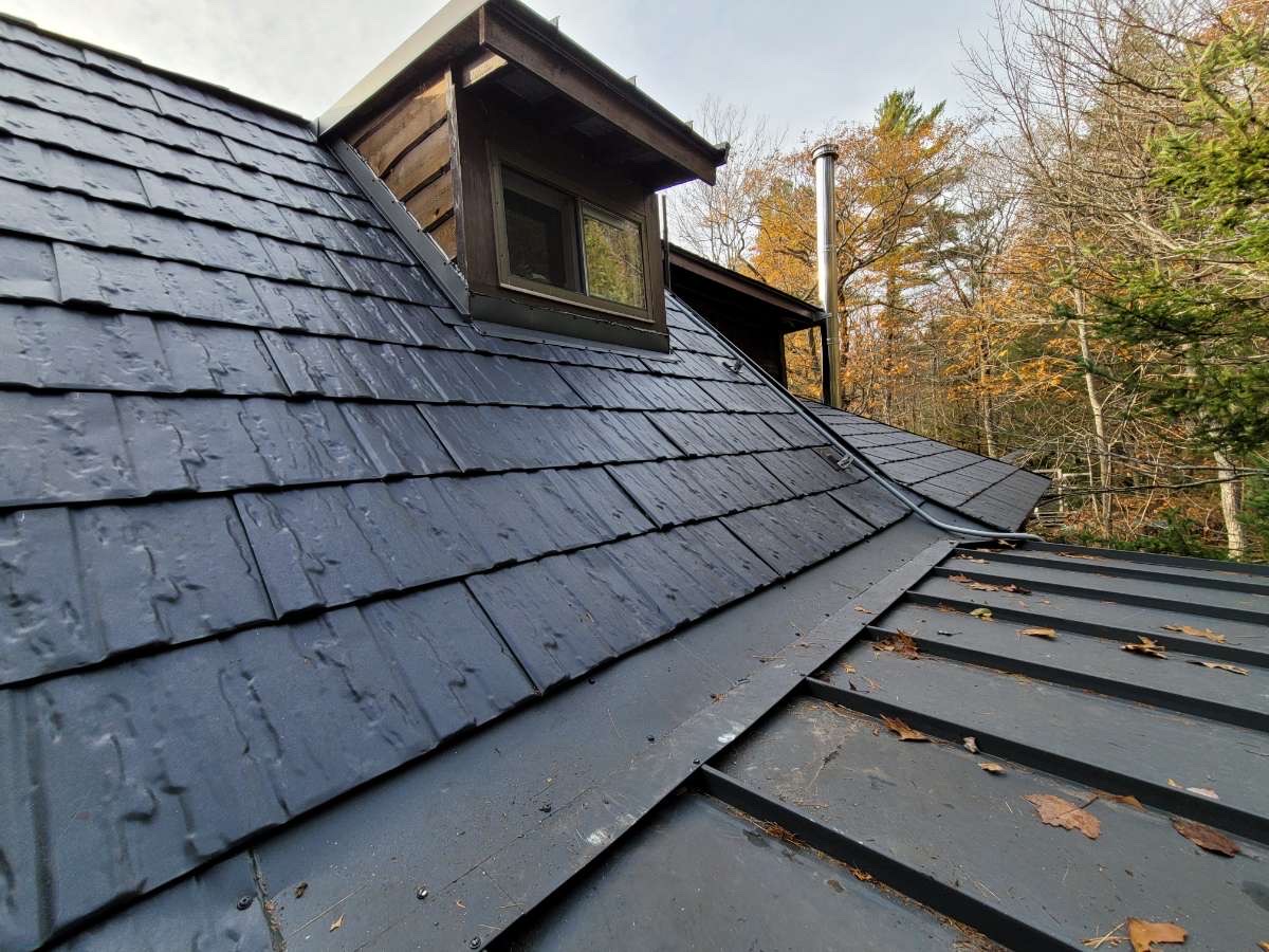 Metal shingles roofing
